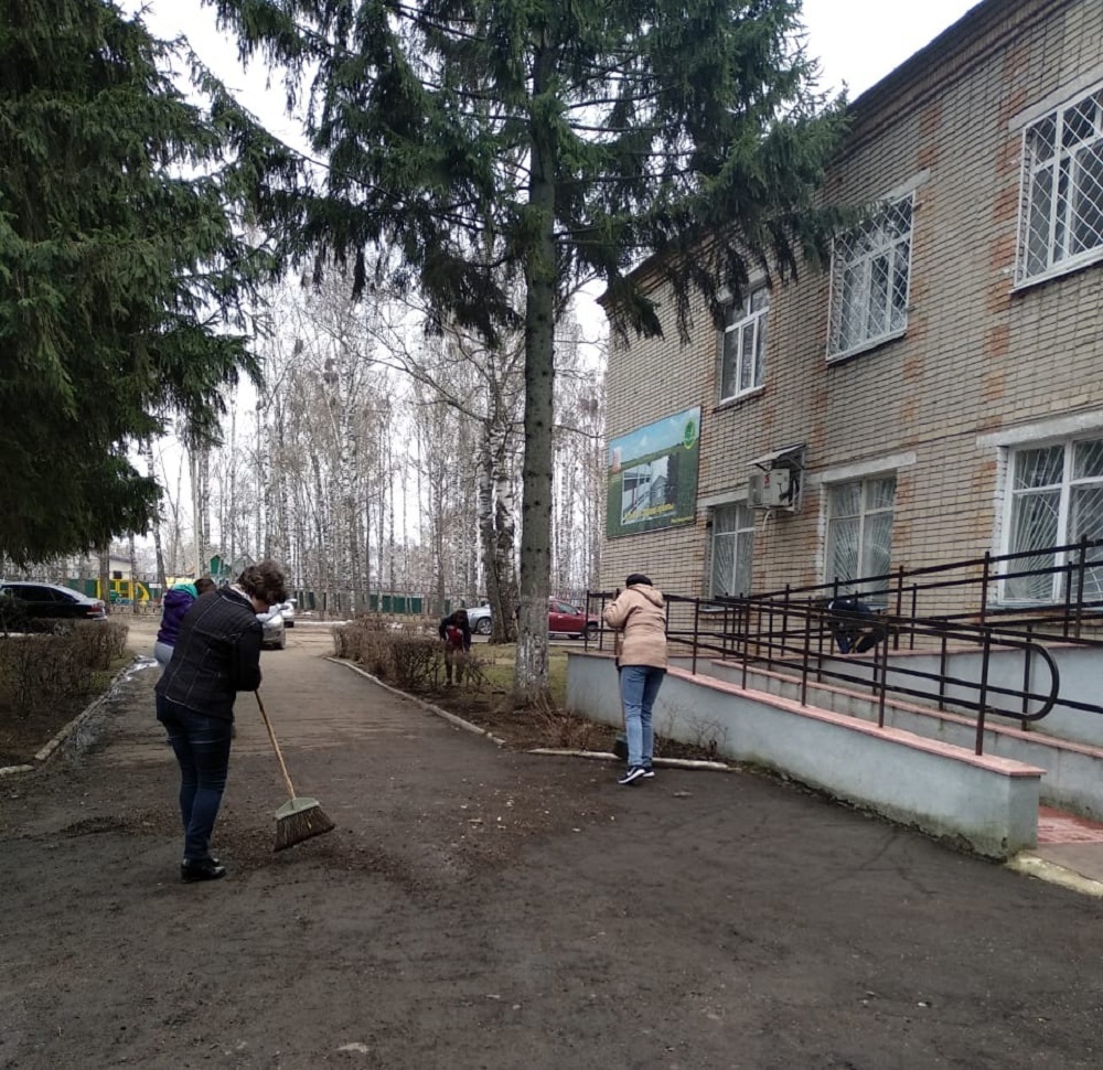 В Иссинском районе продолжаются мероприятия в рамках месячника по благоустройству