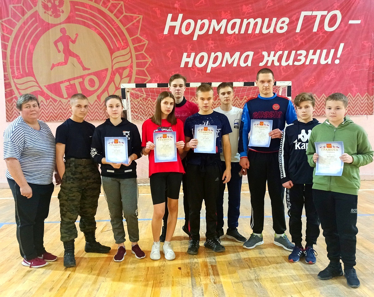 Военно-спортивную игру "Полоса препятствий" посвятили Дню Героев Отечества