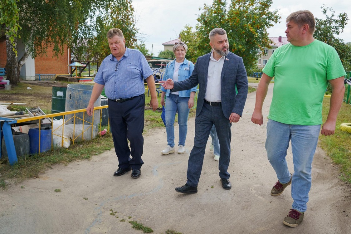 Антон Шаронов совершил рабочую поездку в Иссинский район Антон Шаронов совершил рабочую поездку в Иссинский район