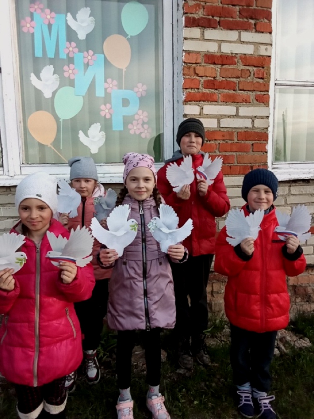 Культорганизатор Дмитриевского СДК провела со школьниками акцию «Голубь мира»