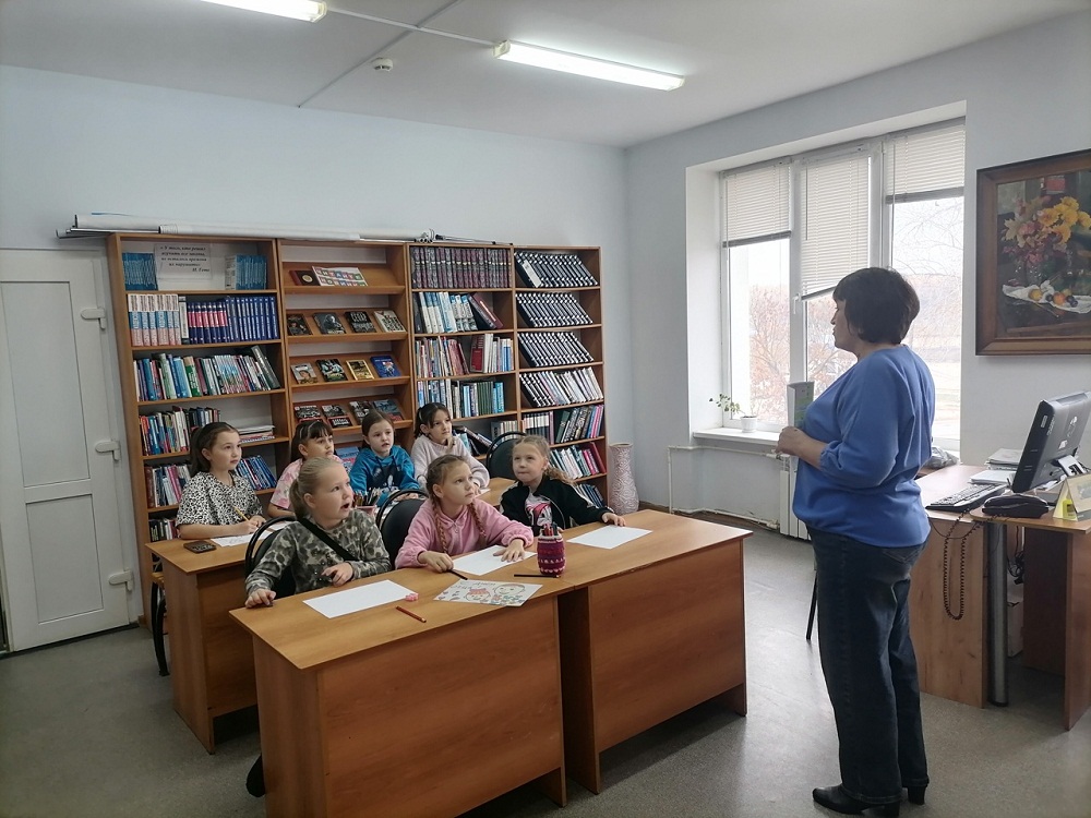 Выставка детских рисунков "Мой папа – лучший самый" в День отца Выставка детских рисунков "Мой папа – лучший самый" в День отца