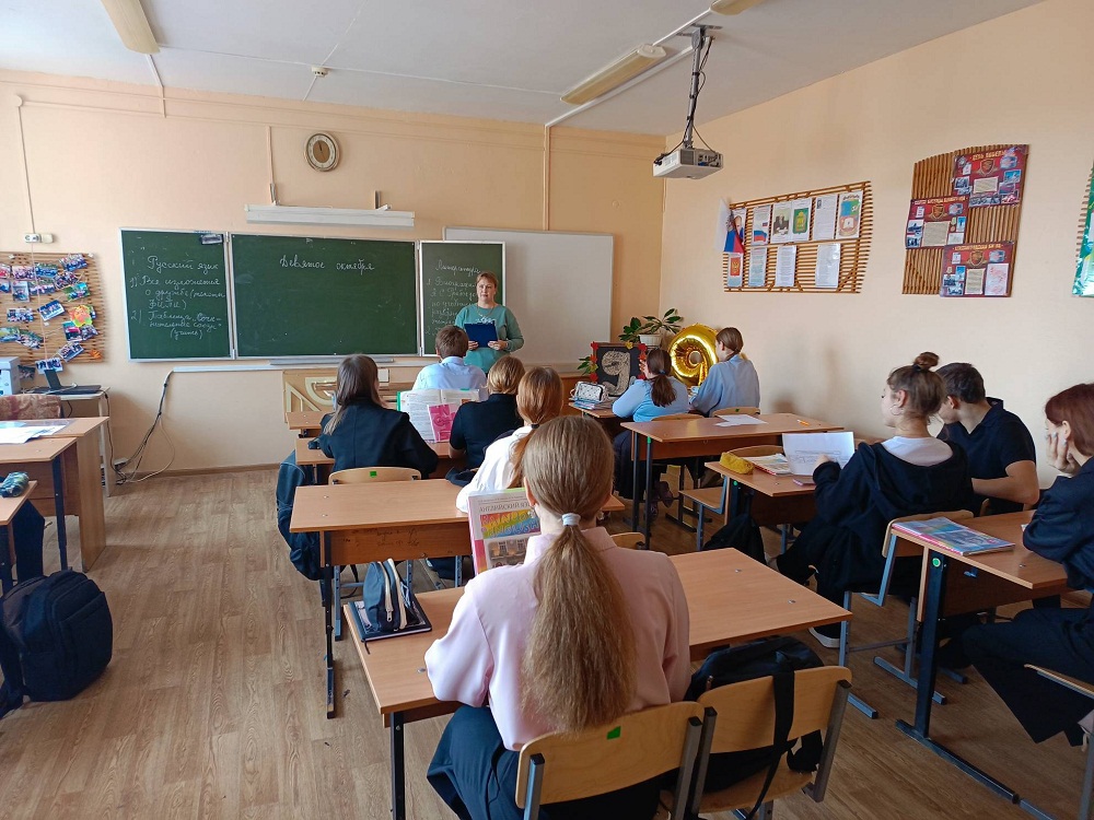 Информационный час "Умей себя защитить" в День гражданской обороны