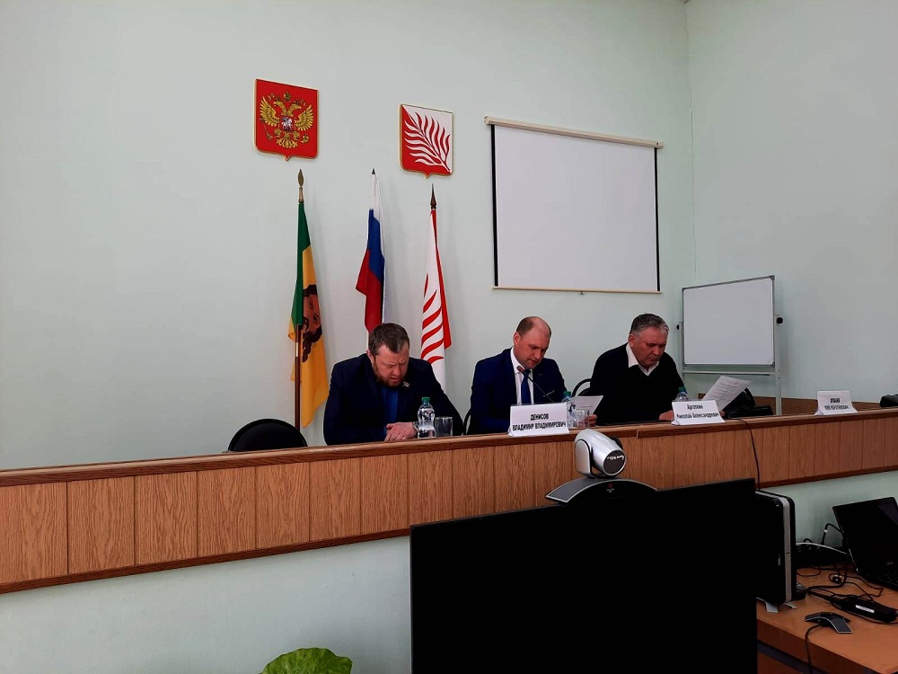 В Иссинском районе прошла очередная сессия Собрания представителей