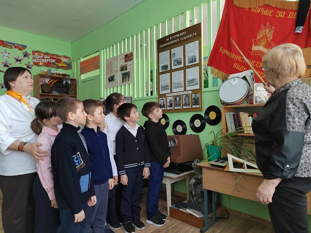 Путешествие в прошлое: школьники с. Соловцово посетили школьный музей