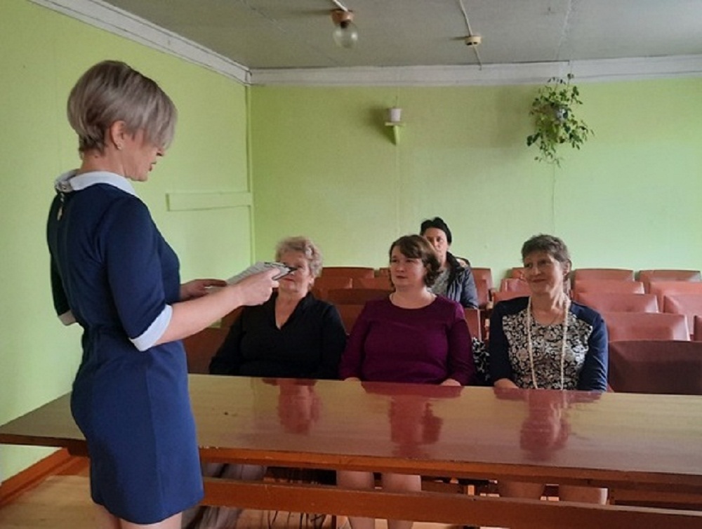 Историческая панорама «Страницы Нюренбергского процесса» в библиотеке Центальной усадьбы совхоза «Уваровский» Историческая панорама «Страницы Нюренбергского процесса» в библиотеке Центальной усадьбы совхоза «Уваровский»