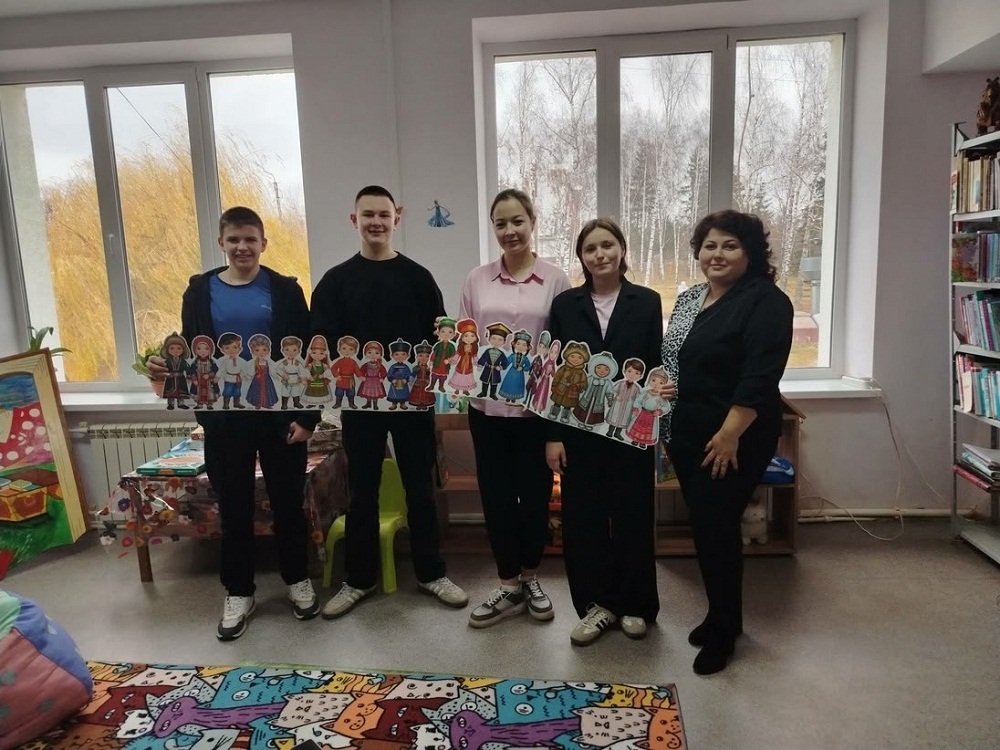 Урок толерантности "Все мы разные, но такие дружные" в библиотеке р.п. Исса