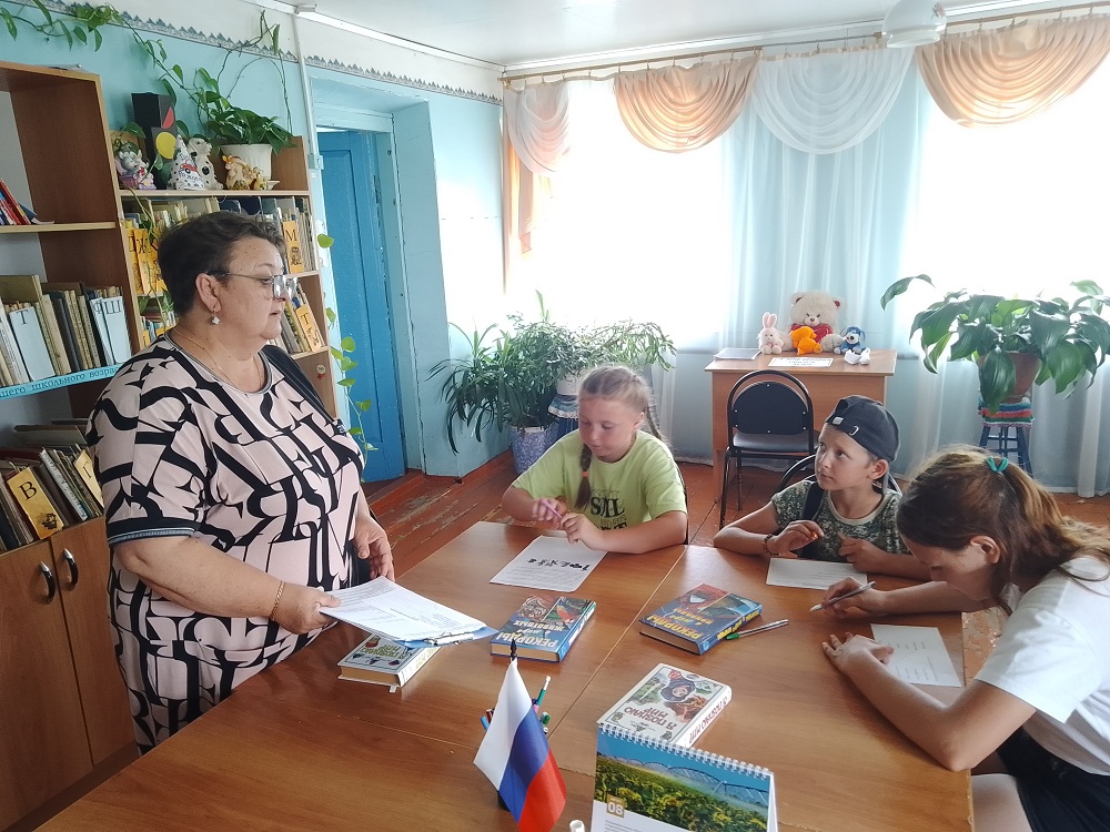 День информации в библиотеке свх "Маяк" для клуба "Читайка"