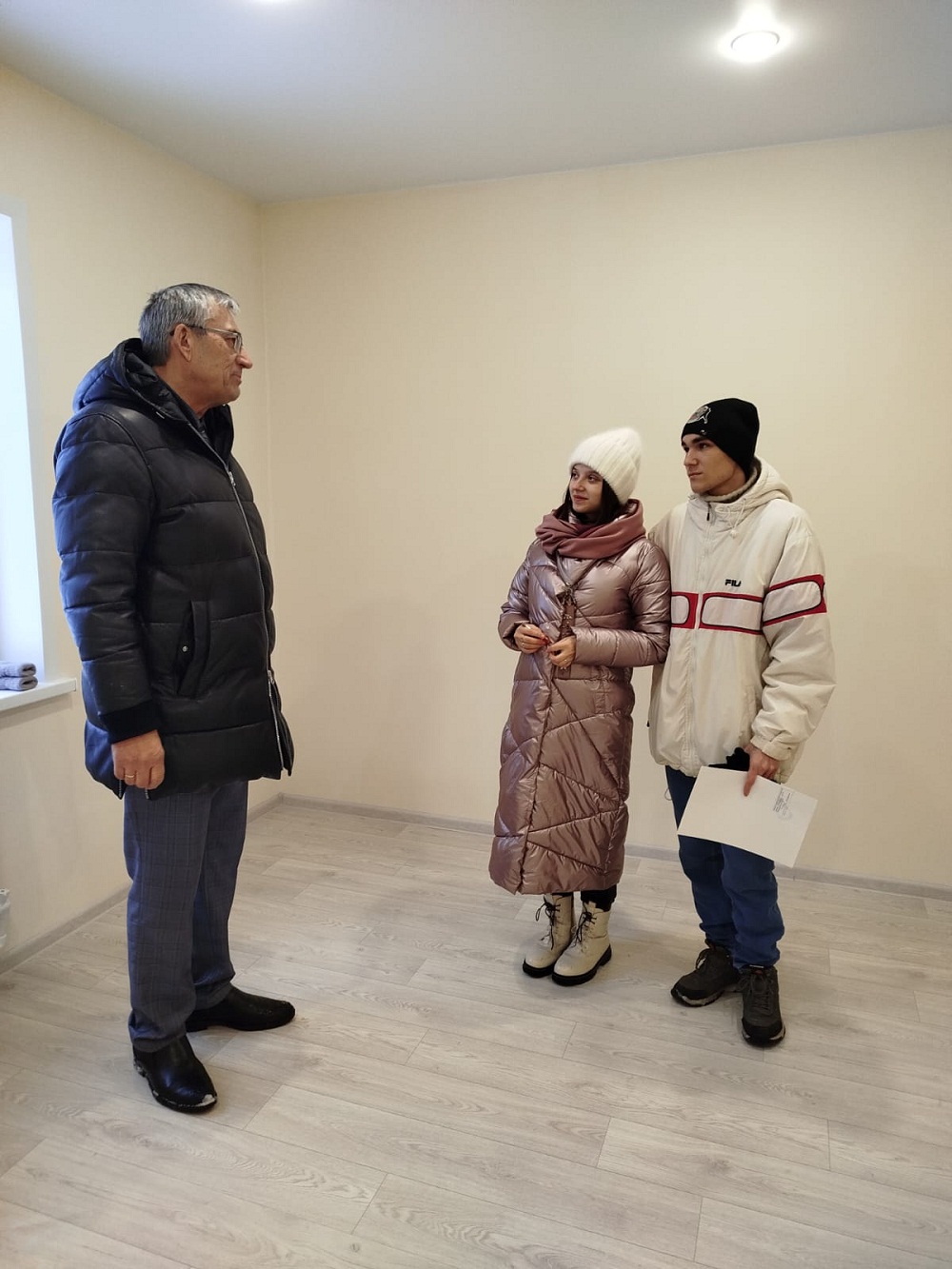27 декабря 2024 года состоялось вручение ключей от квартиры по программе обеспечения жильём детей-сирот