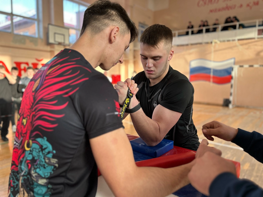 В Иссе состоялся VI Межрегиональный турнир Пензенской области по армрестлингу «Новогодний»