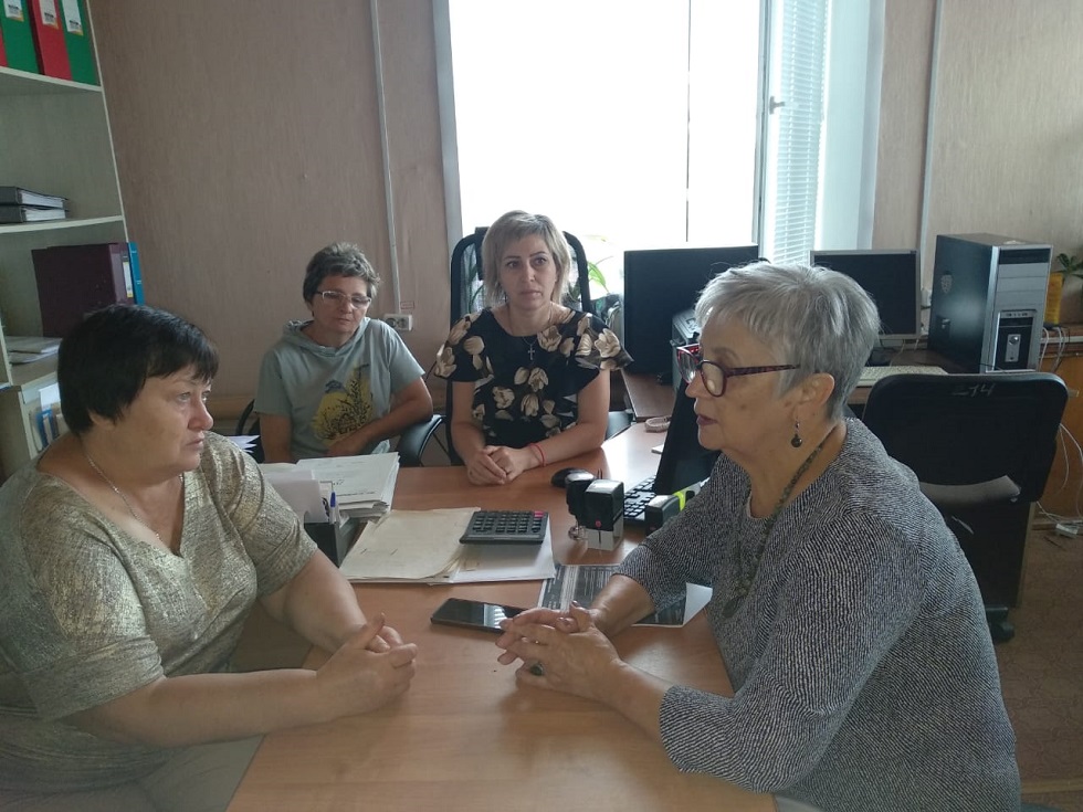 Начальник Управления соцзащиты населения Татьяна Юрина провела встречу с трудовым коллективом центра занятости населения Начальник Управления соцзащиты населения Татьяна Юрина провела встречу с трудовым коллективом центра занятости населения