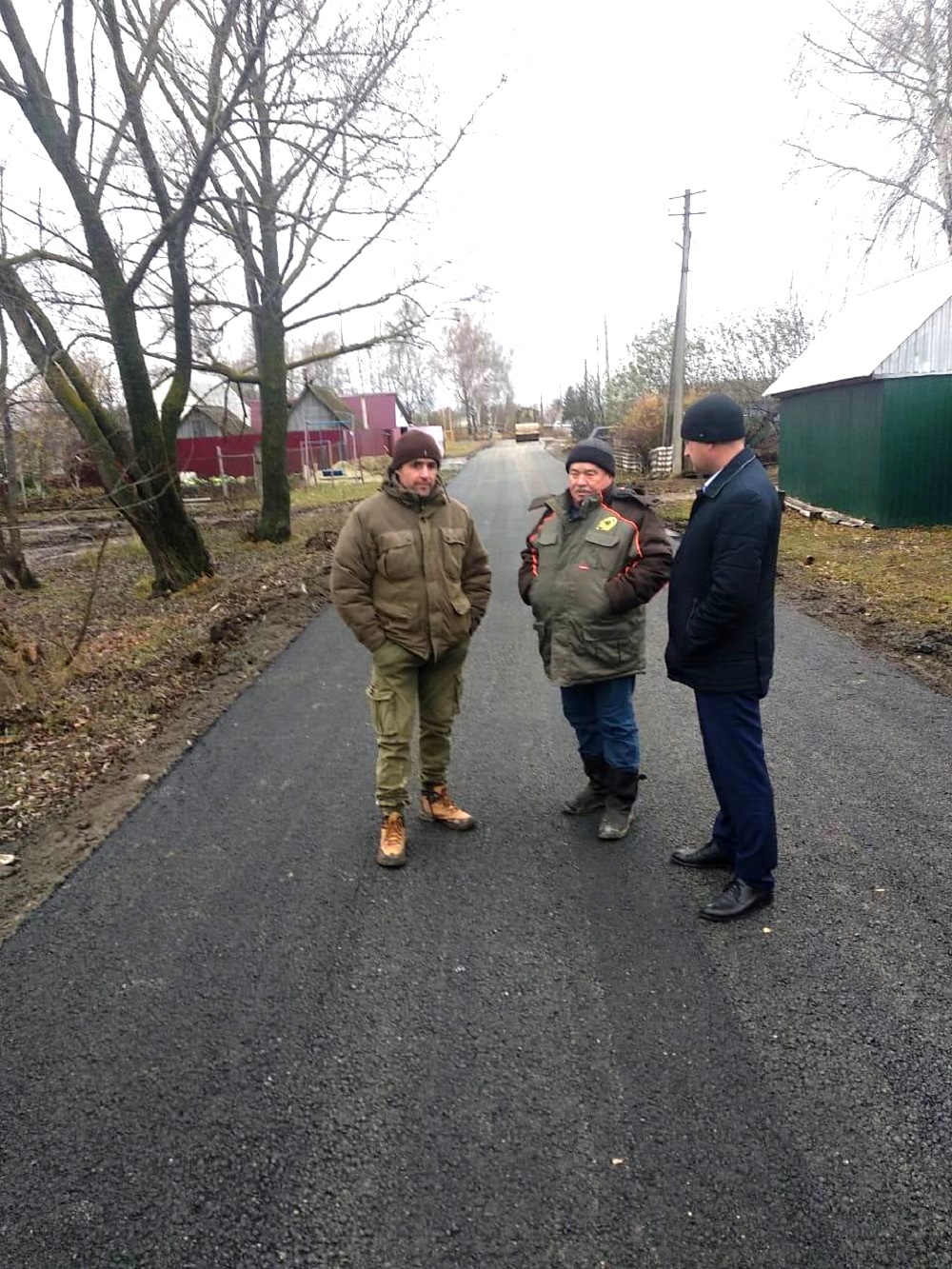 Глава Иссинского района Николай Аргаткин проконтролировал ход ремонтных работ автодороги в р.п.Исса