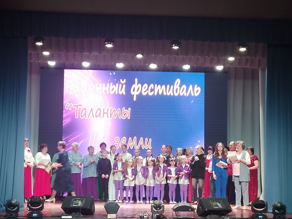 Ежегодный фестиваль «Таланты земли Иссинской» в Центральном районном Доме культуры р.п. Исса Ежегодный фестиваль «Таланты земли Иссинской» в Центральном районном Доме культуры р.п. Исса