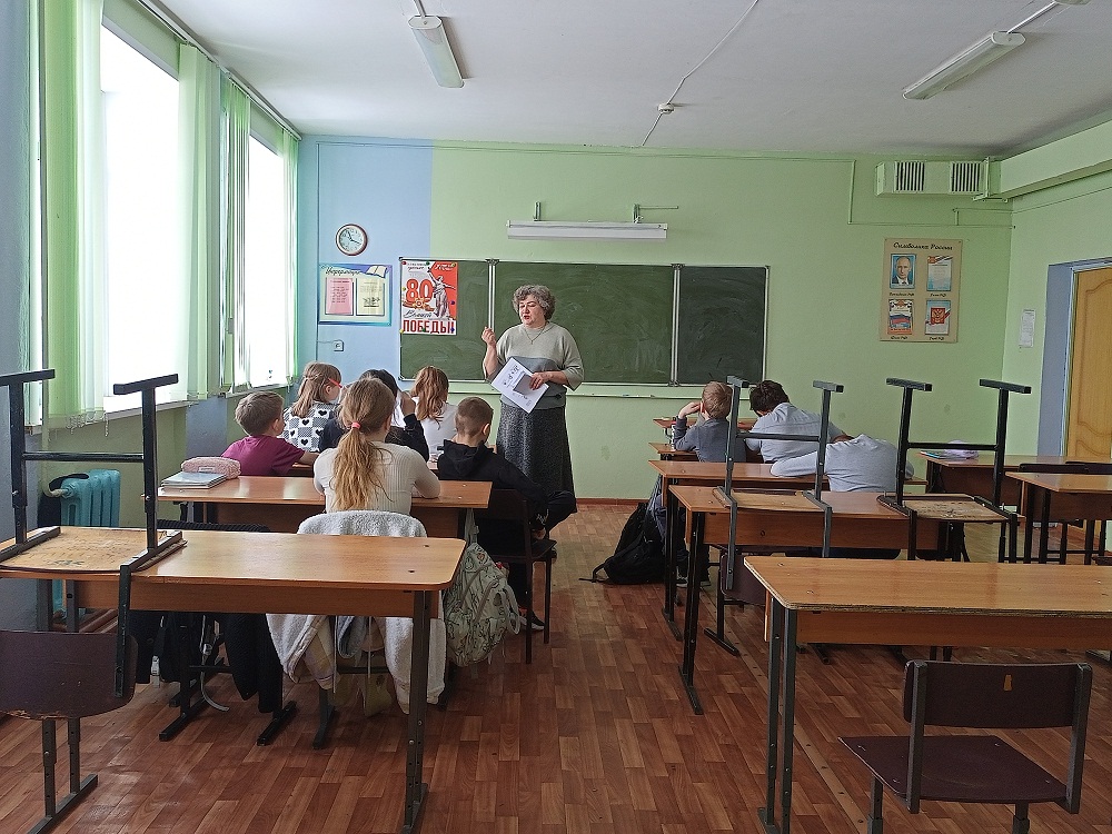 Культорганизатор Центрального районного Дома культуры провела игру-викторину «Береги себя и близких» Культорганизатор Центрального районного Дома культуры провела игру-викторину «Береги себя и близких»