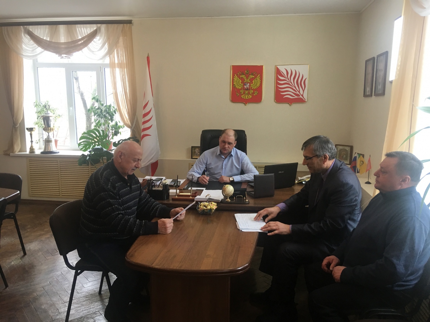 Глава администрации Иссинского района Николай Аргаткин  5 апреля 2019 года провел личный прием предпринимателей