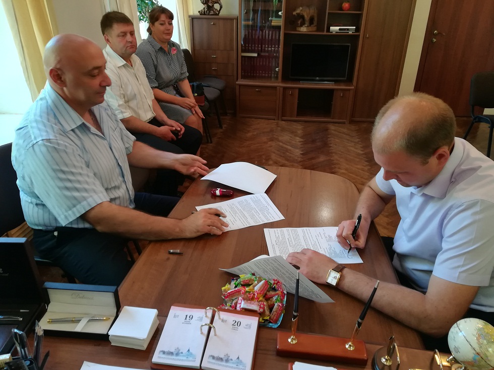 Глава администрации Иссинского района Николай Аргаткин провел личный прием предпринимателей Глава администрации Иссинского района Николай Аргаткин провел личный прием предпринимателей