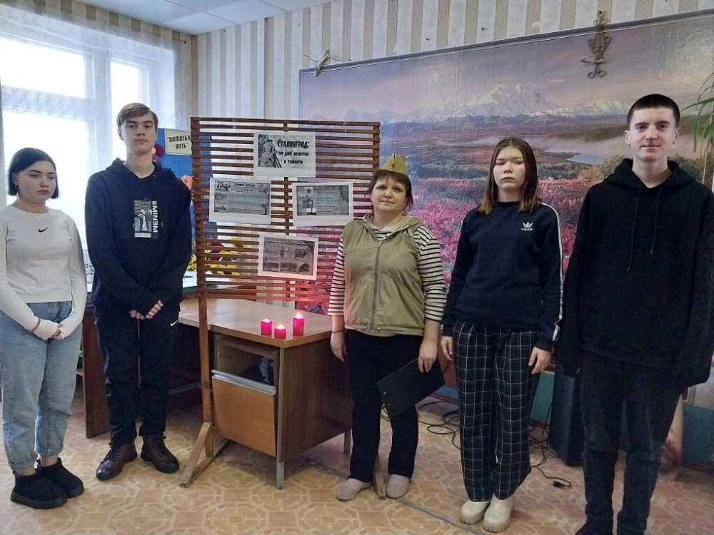 В СДК с. Бекетовка для детей среднего школьного возраста прошла беседа «Нам подвиг Сталинграда не забыть»