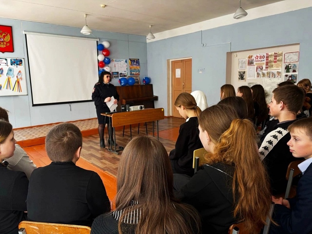 Встреча инспектора ПДН Китовой Л. В. с учащимися 5-11 классов школы села Каменный Брод
