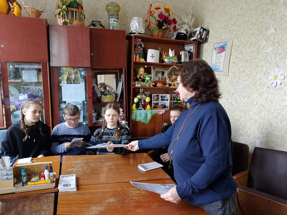 В Новотрёхсвятском СДК культорганизатор провела разъяснительную беседу со школьниками об опасностях, которые подстерегают у воды «Меры предосторожности и правила поведения людей на воде» В Новотрёхсвятском СДК культорганизатор провела разъяснительную беседу со школьниками об опасностях, которые подстерегают у воды «Меры предосторожности и правила поведения людей на воде»