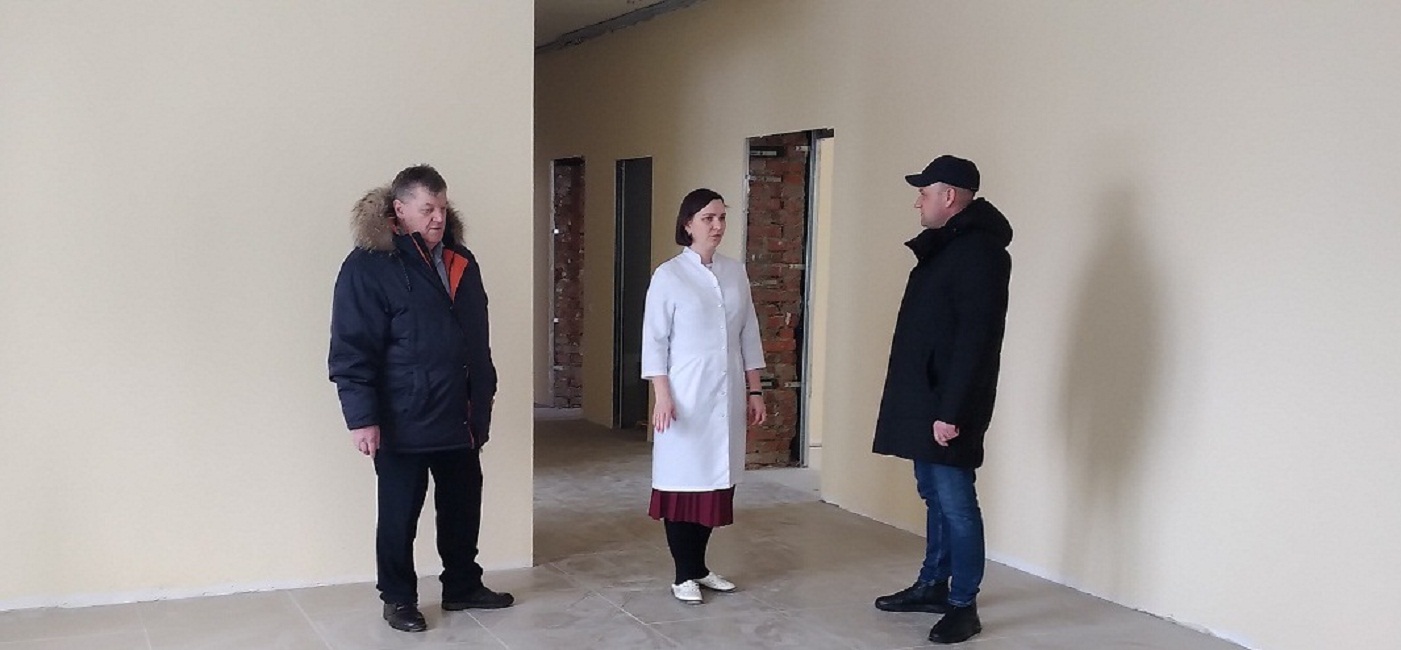 Глава Иссинского района Пензенской области Николай Аргаткин проинспектировал ход работ по капитальному ремонту в ГБУЗ «Иссинская участковая больница» 