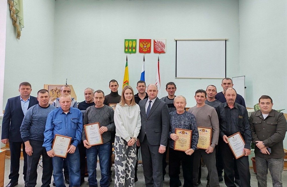 Торжественное награждение победителей в агропромышленной отрасли Иссинского района Торжественное награждение победителей в агропромышленной отрасли Иссинского района