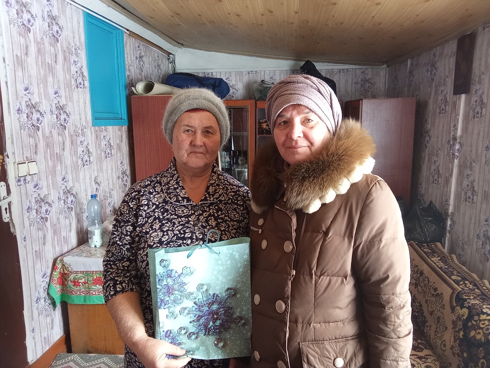 В преддверии Международного женского дня в селе Верхняя-Салмовка была проведена поздравительная акция для матерей участников специальной военной операции «Дарите женщинам цветы» В преддверии Международного женского дня в селе Верхняя-Салмовка была проведена поздравительная акция для матерей участников специальной военной операции «Дарите женщинам цветы»