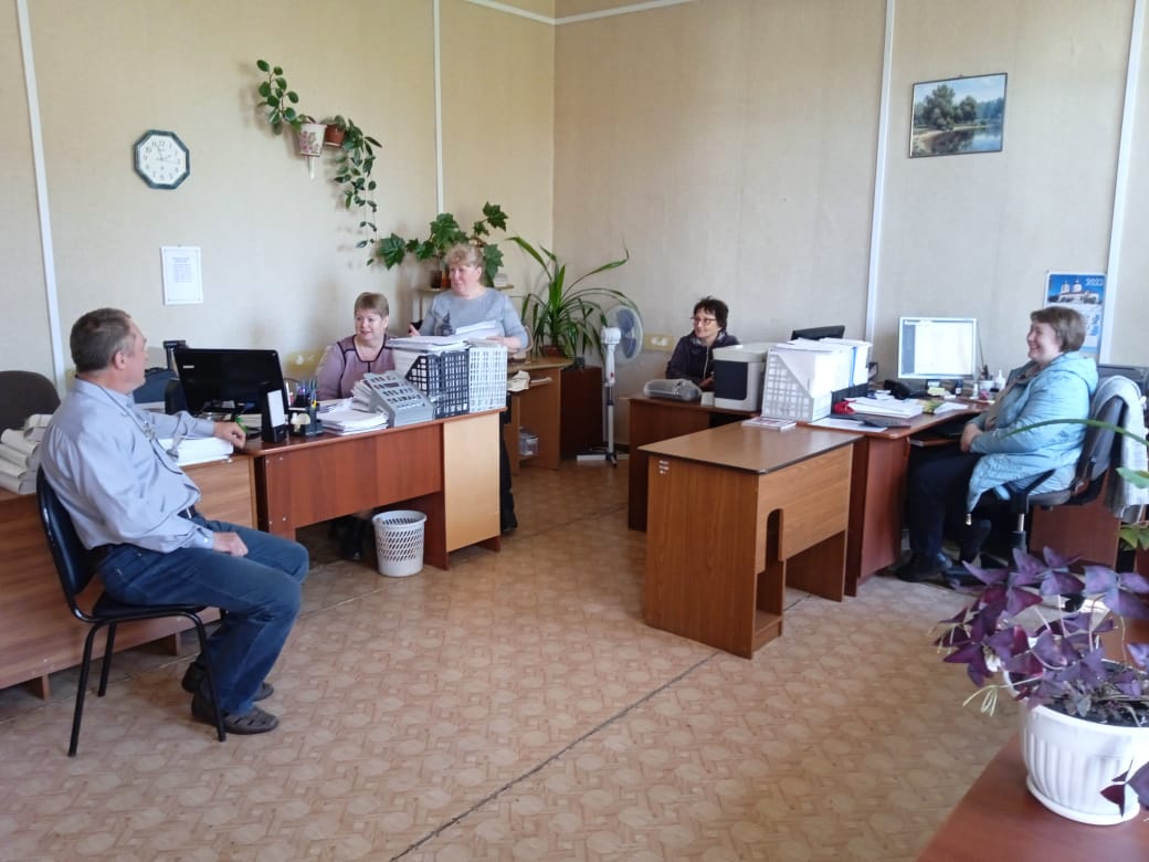 Руководитель местного исполнительного комитета Иссинского МО ПРО ВПП «Единая Россия» Владимир Ларичкин встретился с трудовым коллективом Центра оказания услуг Руководитель местного исполнительного комитета Иссинского МО ПРО ВПП «Единая Россия» Владимир Ларичкин встретился с трудовым коллективом Центра оказания услуг