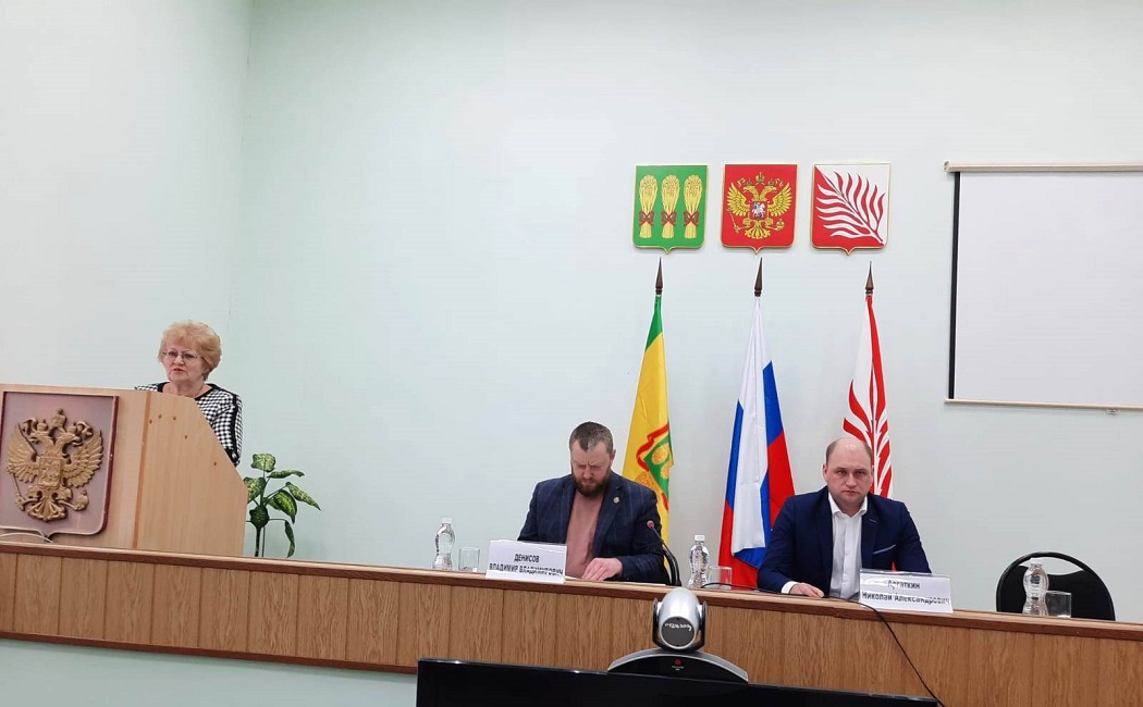 В Иссинском районе прошла очередная сессия Собрания представителей