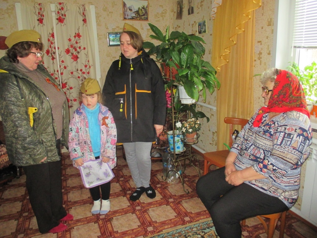 В селе Новотрёхсвятское Иссинского района прошла акция «Поем двором», посвященная Дню Победы В селе Новотрёхсвятское Иссинского района прошла акция «Поем двором», посвященная Дню Победы