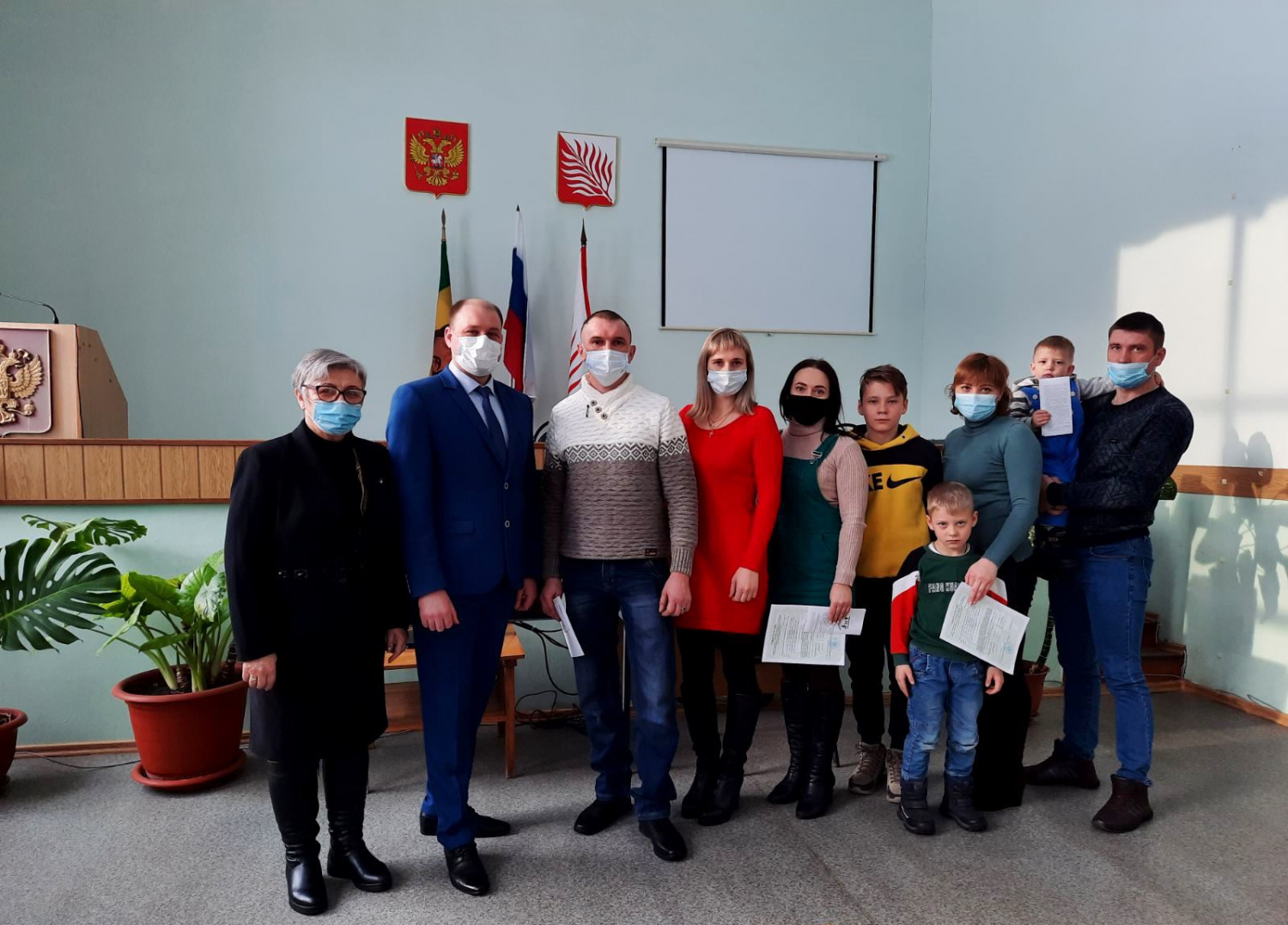 Три молодые семьи Иссинского района, участники федеральной программы, получили жилищные сертификаты Три молодые семьи Иссинского района, участники федеральной программы, получили жилищные сертификаты