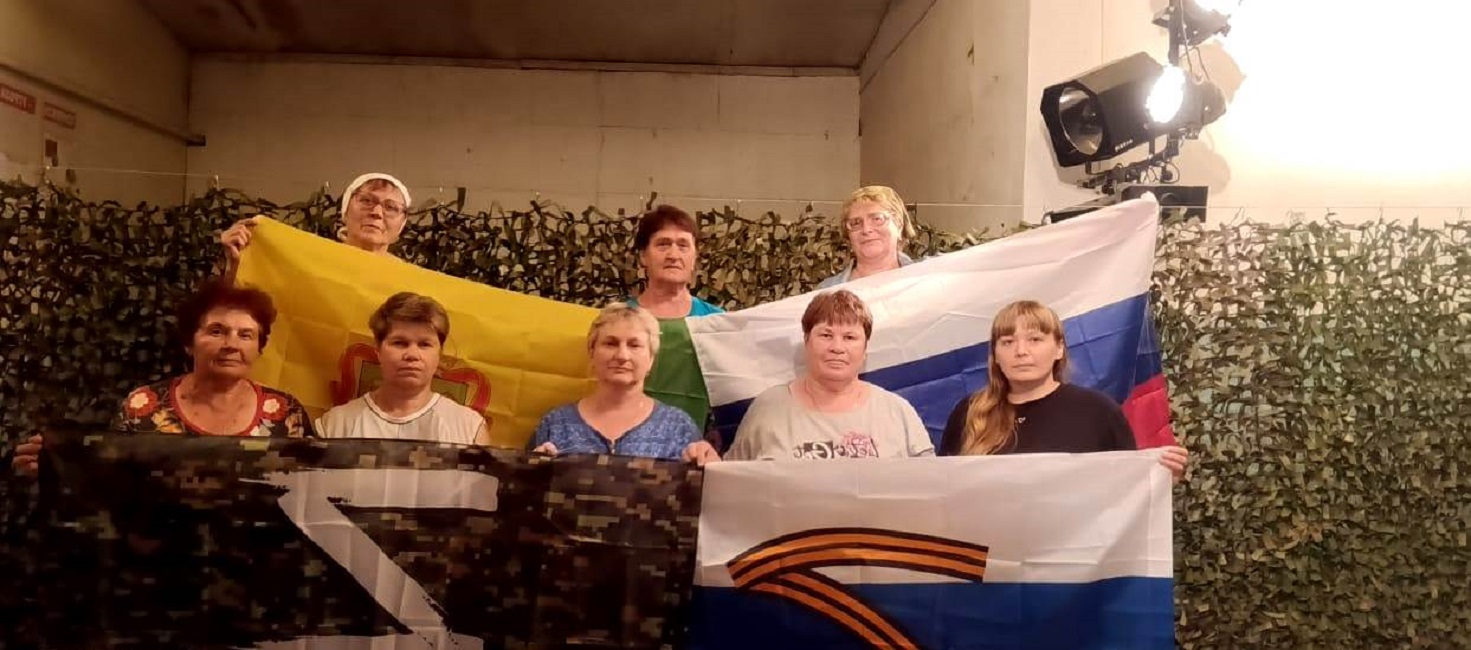 Жители села Знаменская Пестровка связали сотую маскировочную сеть Жители села Знаменская Пестровка связали сотую маскировочную сеть