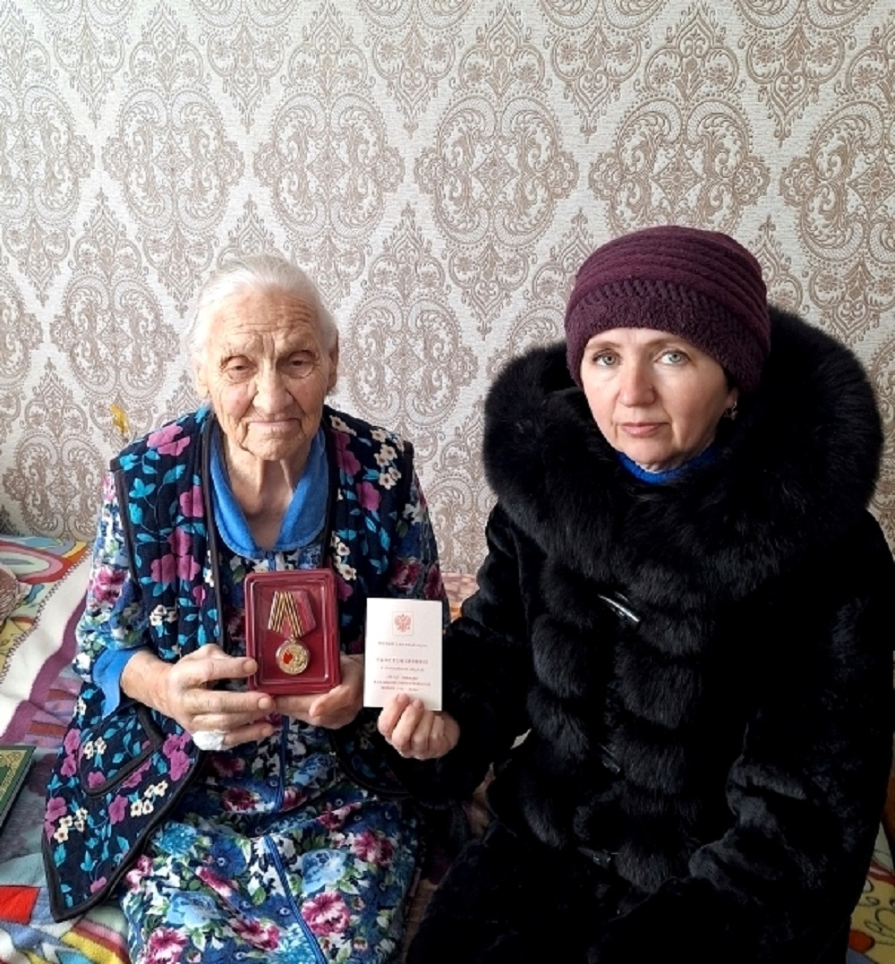 В Иссинском районе продолжается вручение юбилейных медалей в честь 80-летия Великой Победы В Иссинском районе продолжается вручение юбилейных медалей в честь 80-летия Великой Победы
