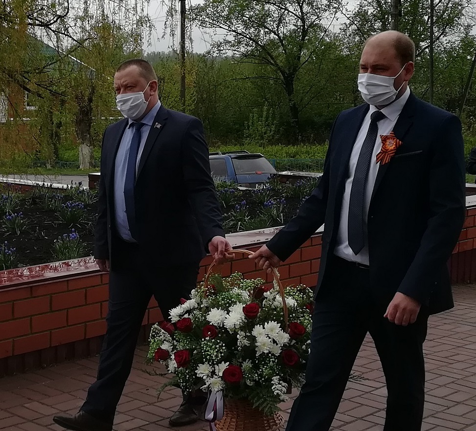 В Иссинском районе прошло возложение цветов, посвященное празднованию 75-й годовщины Великой Победы