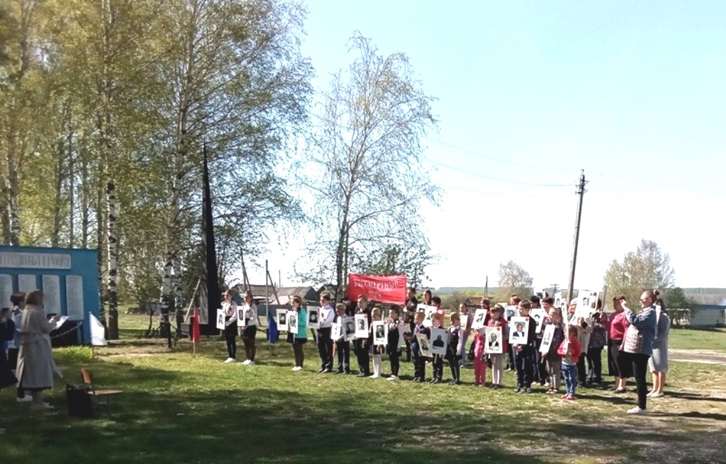 В селе Дмитриевка в честь Дня Победы возле Памятной стелы прошёл митинг 
