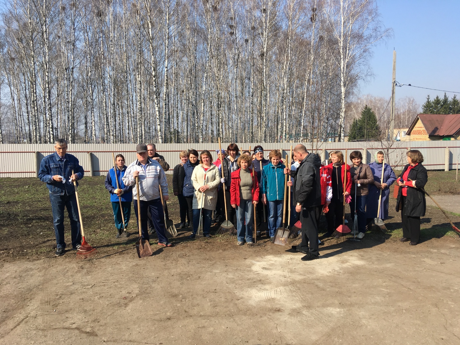 В Иссинском районе проведен субботник по благоустройству территорий