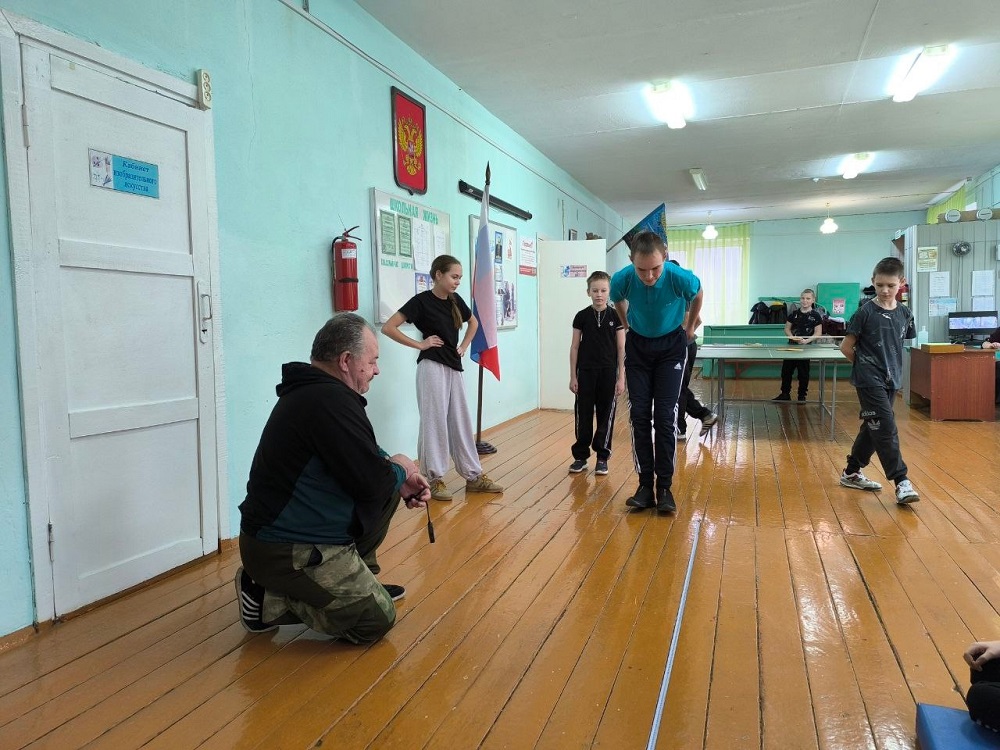 Учащиеся, преподаватели и технический персонал школы села Дмитриевка Иссинского района присоединяются к Всероссийскому физкультурно-спортивному комплексу "Готов к труду и обороне" Учащиеся, преподаватели и технический персонал школы села Дмитриевка Иссинского района присоединяются к Всероссийскому физкультурно-спортивному комплексу "Готов к труду и обороне"