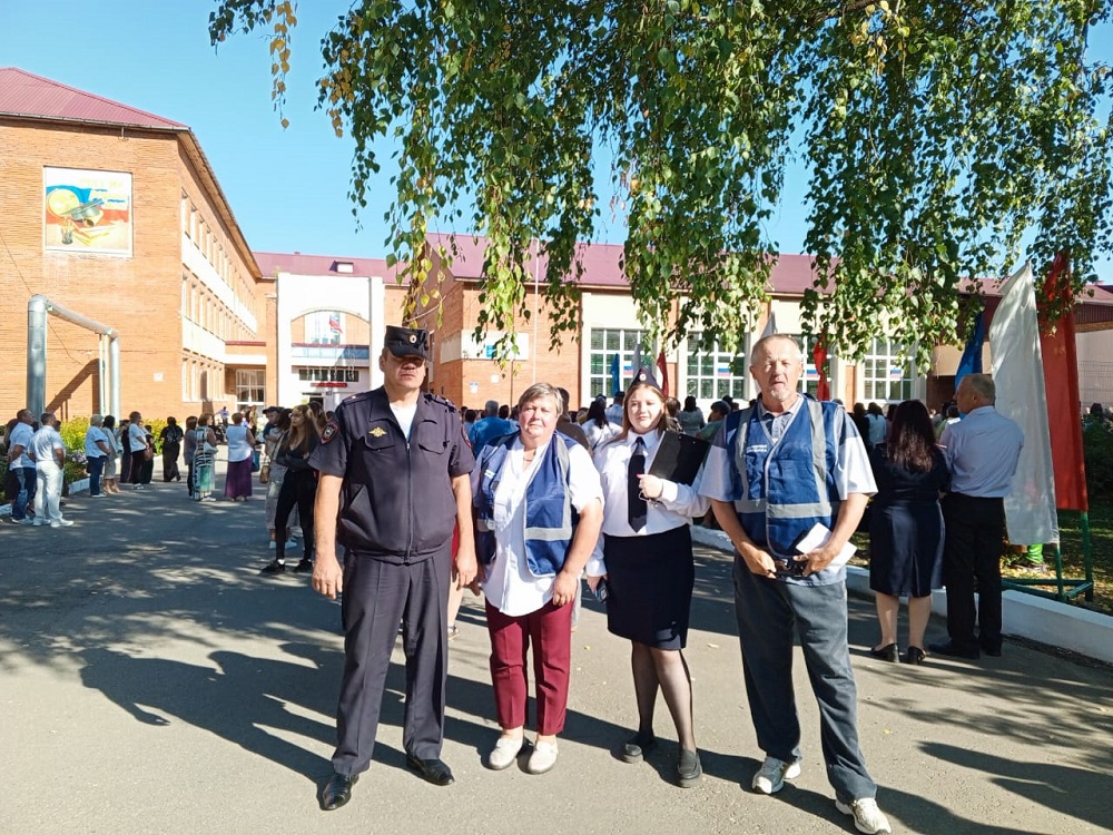 СОТРУДНИКИ ПОЛИЦИИ, НАРОДНЫЕ ДРУЖИННИКИ, БОЙЦЫ ОТРЯДА «ТИГР» ОБЕСПЕЧЕЛИ ОХРАНУ ОБЩЕСТВЕННОГО ПОРЯДКА В ДЕНЬ ПРОВЕДЕНИЯ МЕРОПРИЯТИЯ «День знаний»