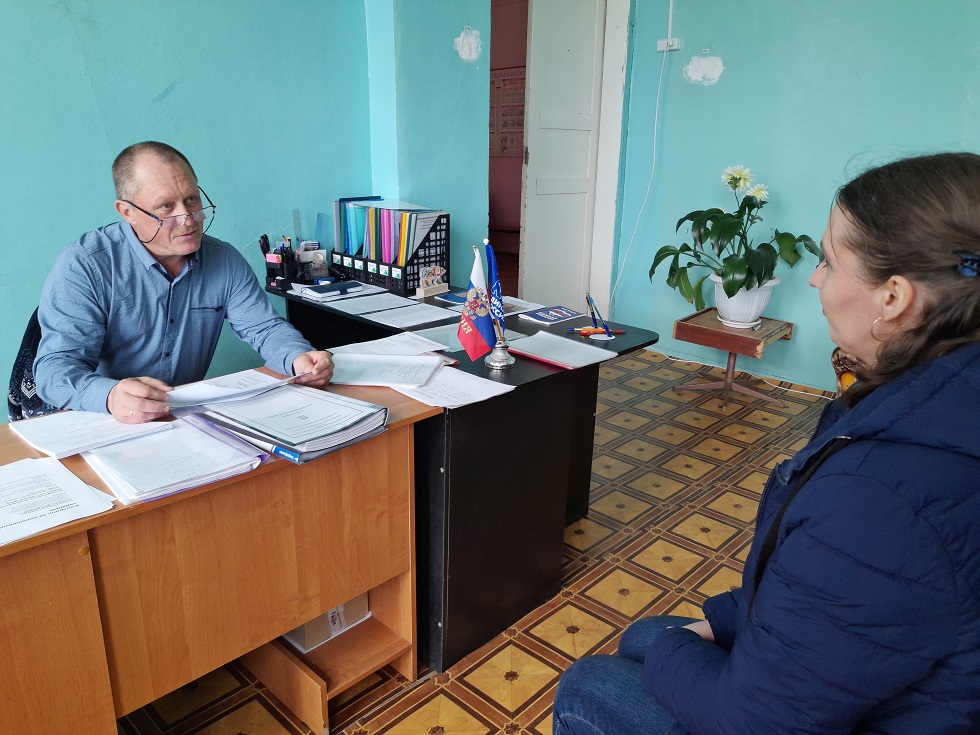 Член партии «Единая Россия» Владимир Ларичкин провел прием населения