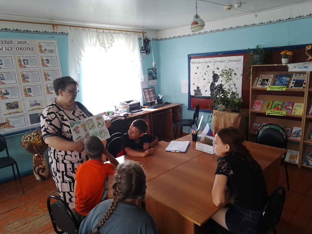 В библиотеке свх. Маяк для детей среднего и младшего школьного возраста проведена игра-инструктаж «Лето прекрасно – когда безопасно!» В библиотеке свх. Маяк для детей среднего и младшего школьного возраста проведена игра-инструктаж «Лето прекрасно – когда безопасно!»