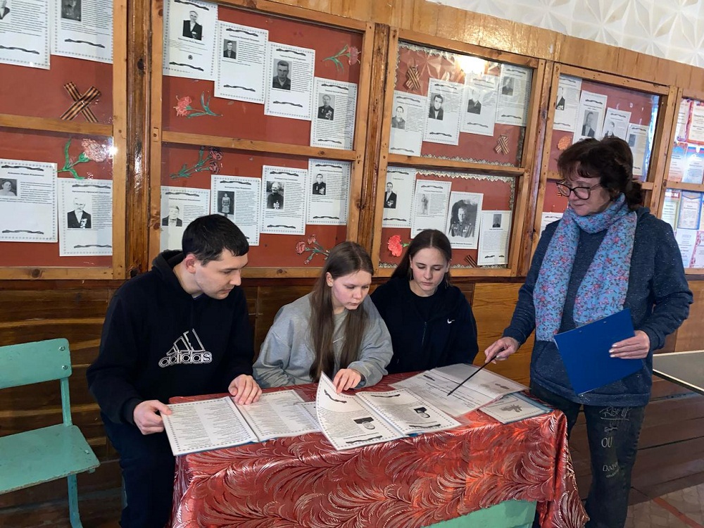 В Новотрёхсвятском СДК прошёл патриотический урок мужества «По дорогам войны шли наши земляки» В Новотрёхсвятском СДК прошёл патриотический урок мужества «По дорогам войны шли наши земляки»