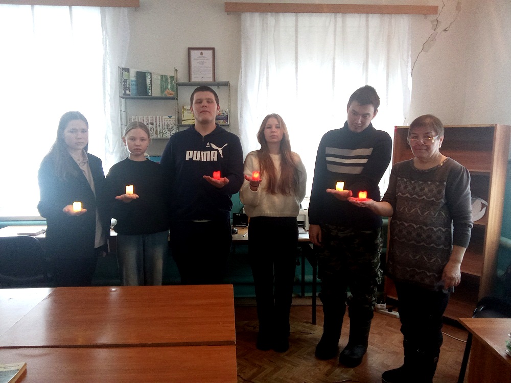 В библиотеке с. Верхняя-Салмовка прошел урок памяти «Блокадных дорог никогда не забыть»