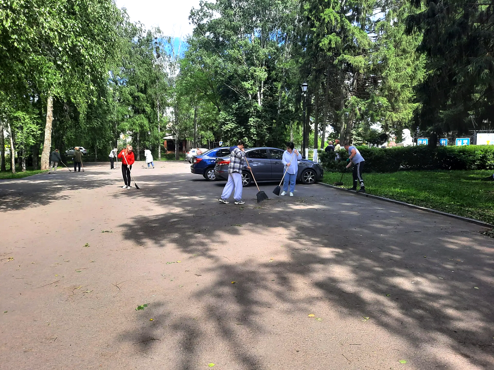 В Иссинском районе прошёл очередной субботник