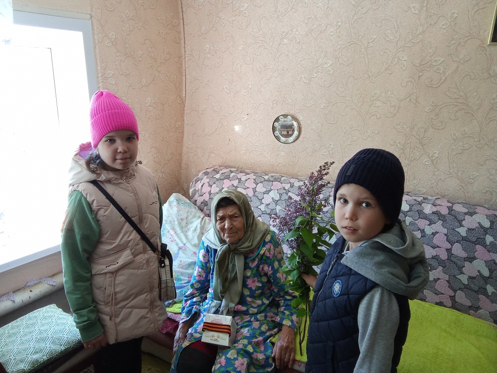 Работники культуры села Верхняя Салмовка с учащимися поздравили тружеников тыла Работники культуры села Верхняя Салмовка с учащимися поздравили тружеников тыла