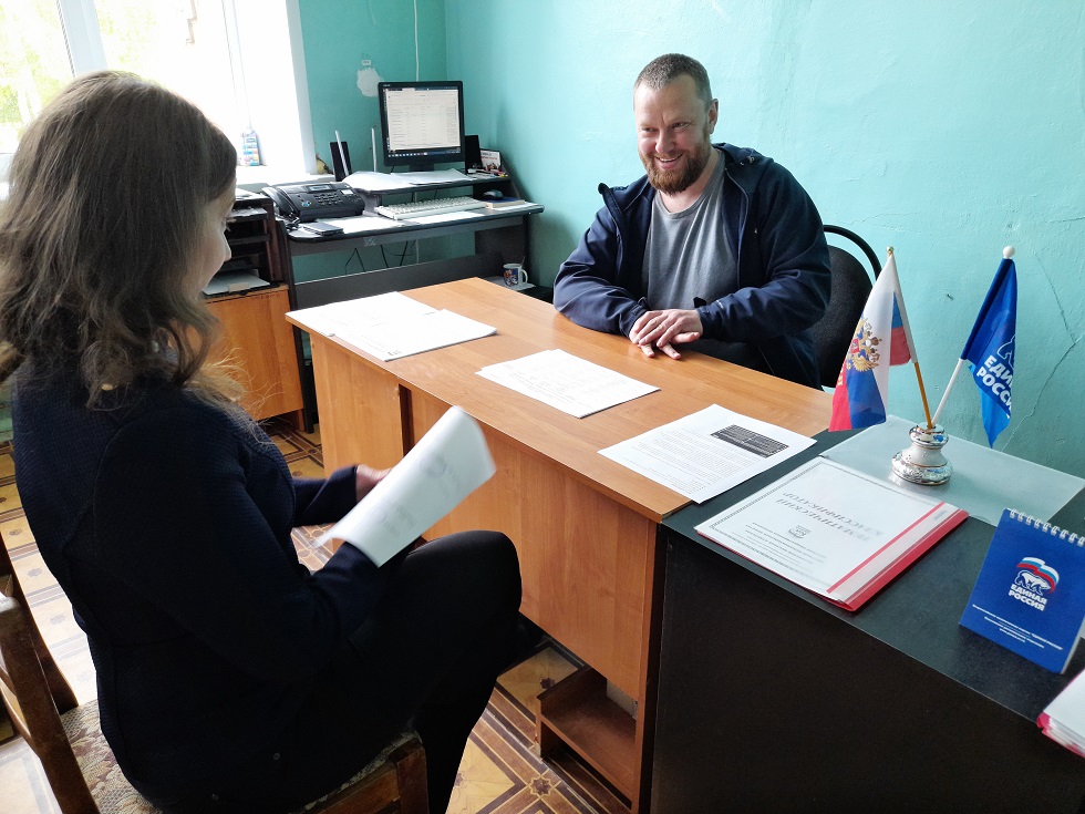 Депутат Собрания представителей Иссинского района Пензенской области Владимир Денисов провел прием населения