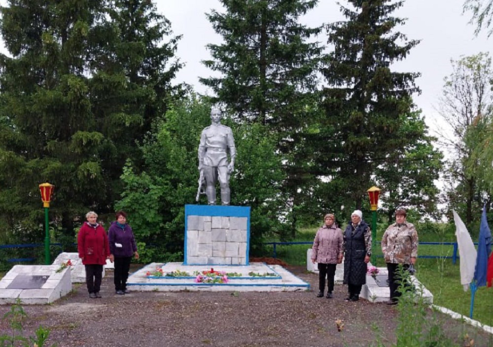  День Памяти и Скорби объединил жителей села Знаменская Пестровка