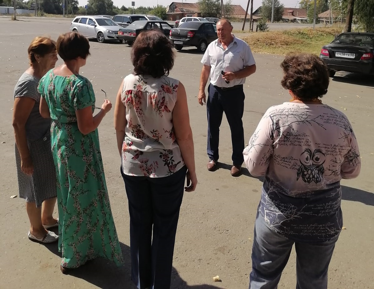 Депутат Собрания представителей Иссинского района Пензенской области Тахир Гафаров встретился с населением  