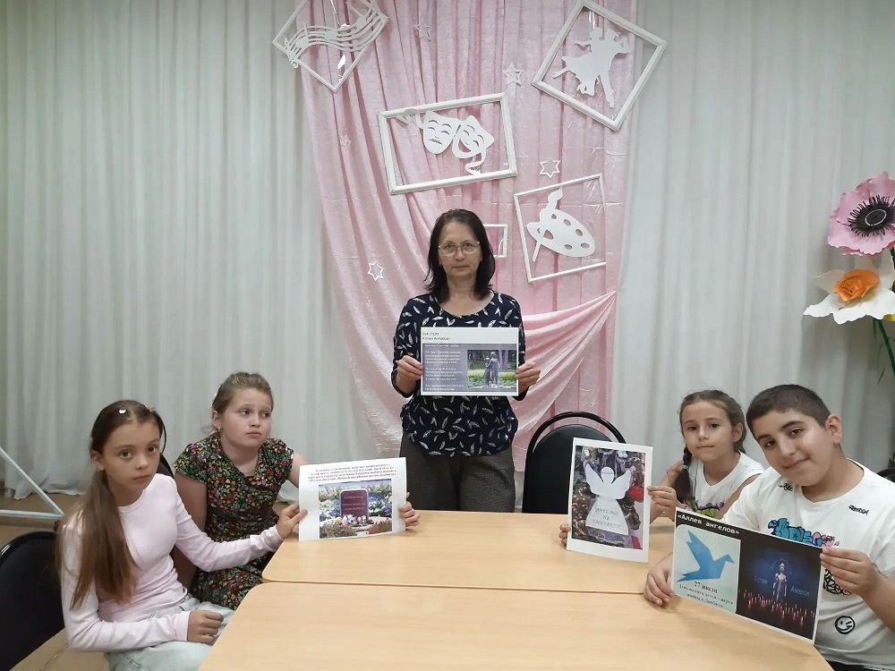 В детской школе искусств Иссинского района прошла тематическая встреча «Аллея памяти», приуроченная ко Дню памяти детей — жертв войны в Донбассе