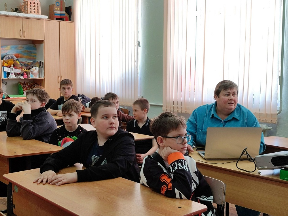 Увлекательное мероприятие для воспитанников прикольного лагеря «Карусель» — квиз «Символы России»
