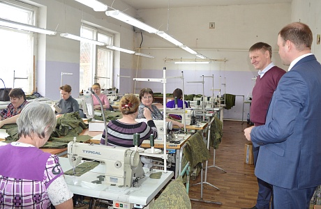 Глава администрации Иссинского района и депутат пензенского ЗакСобра посетили швейное производство Глава администрации Иссинского района и депутат пензенского ЗакСобра посетили швейное производство