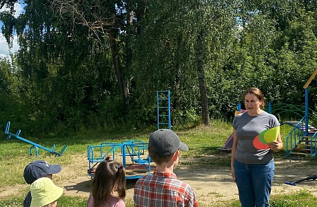 В библиотеке с.Булычево прошла познавательная игра «Веселый светофор» В библиотеке с.Булычево прошла познавательная игра «Веселый светофор»