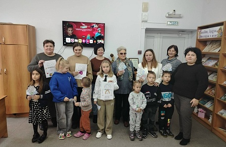 Час семейного досуга «Всё на земле от материнских рук»  в Центральной районной библиотеке р.п. Исса